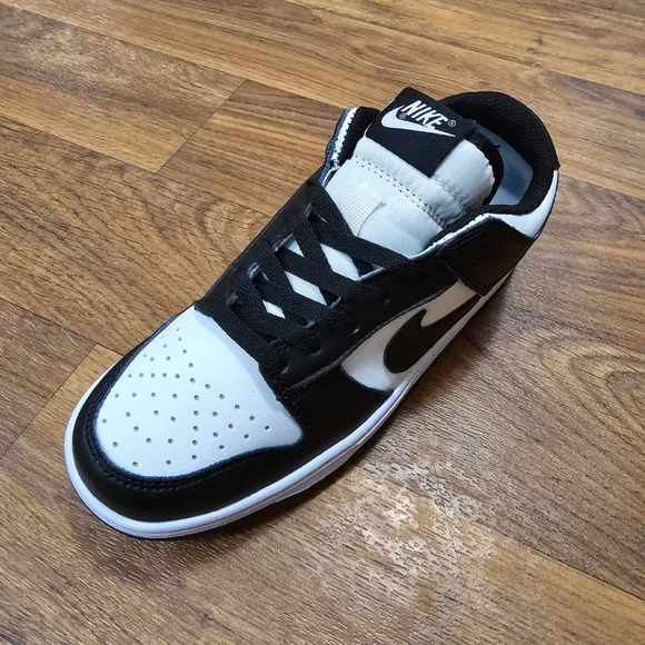 Nike Panda Dunks - Picture 1 of 10